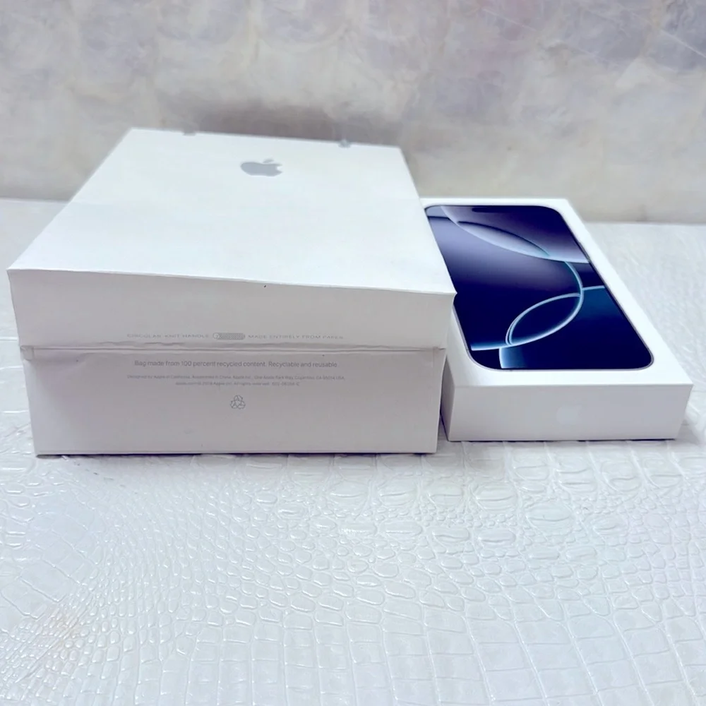 Apple iPhone 16 Pro Max BOX and Apple gift bag.